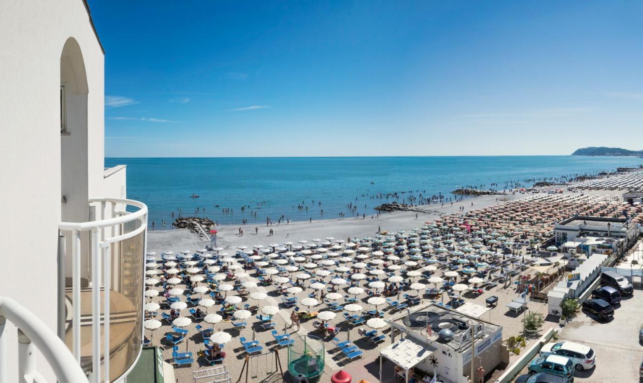 Hotel International Misano Adriatico Exterior foto